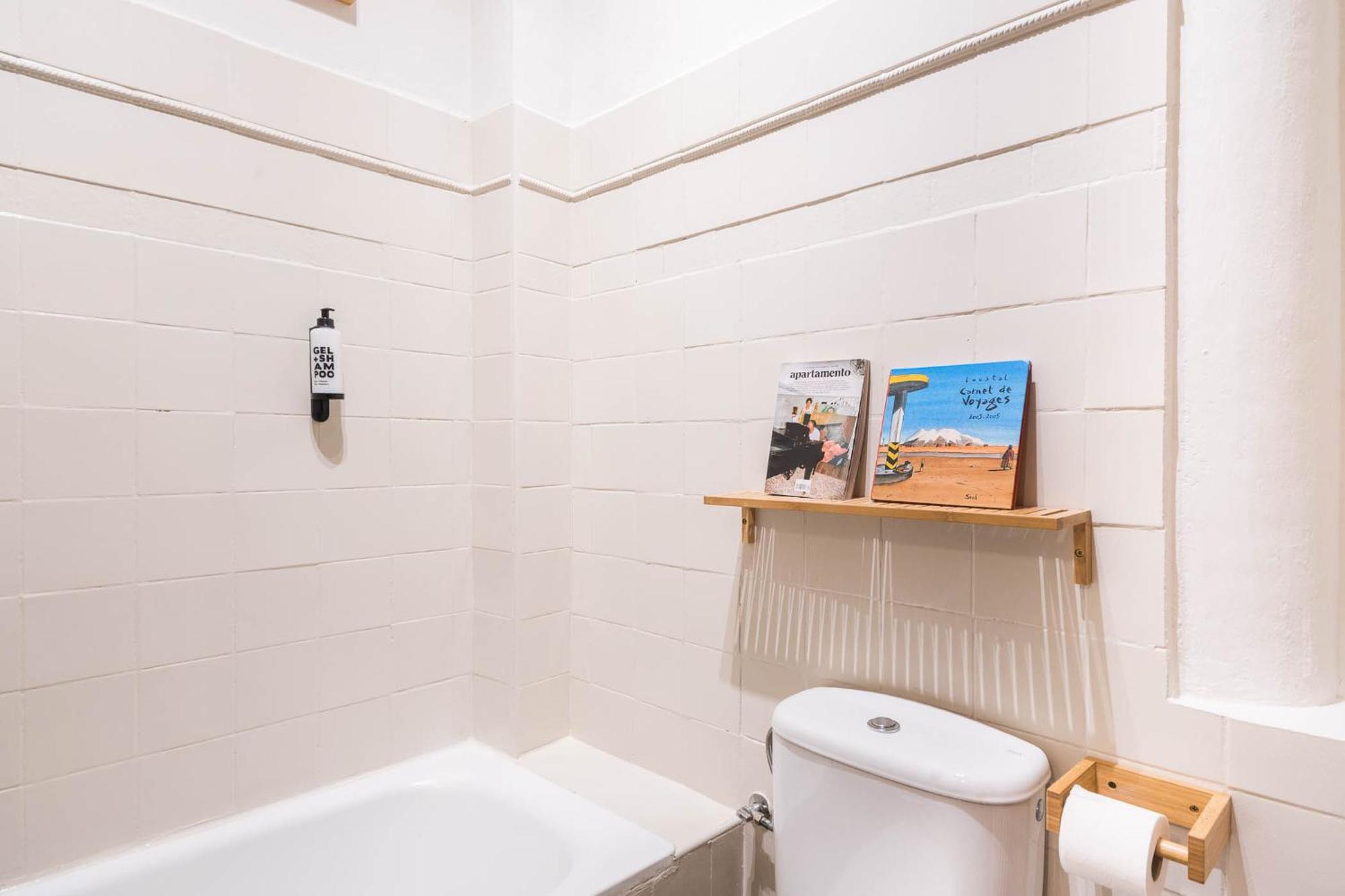 Spacious & Sunny Apt With Terrace In The City Center Barcelona Ngoại thất bức ảnh